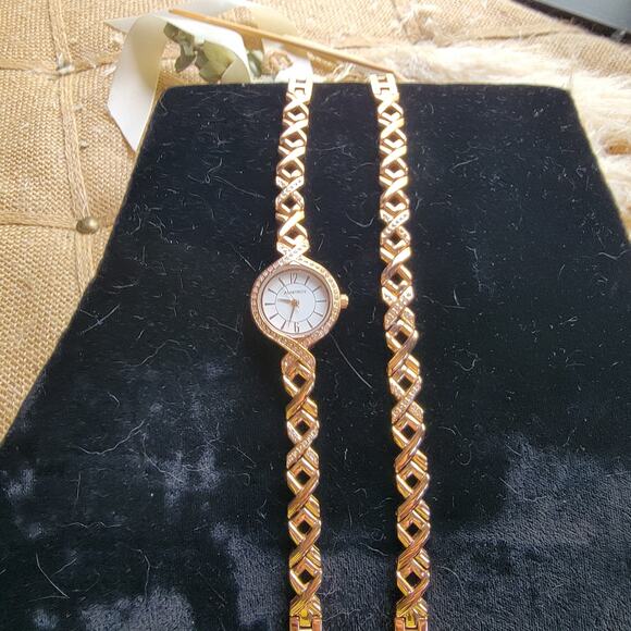 Armitron Womens Quartz Watch Gold Crystal Dress Watch Set Gift for Her - Picture 6 of 14